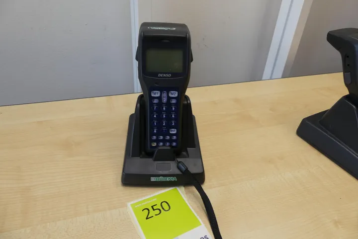 Denso Barcode-Handterminal mit Ladestation